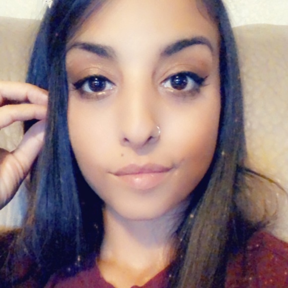 Meet your Posher, Syra - Picture 1 of 3